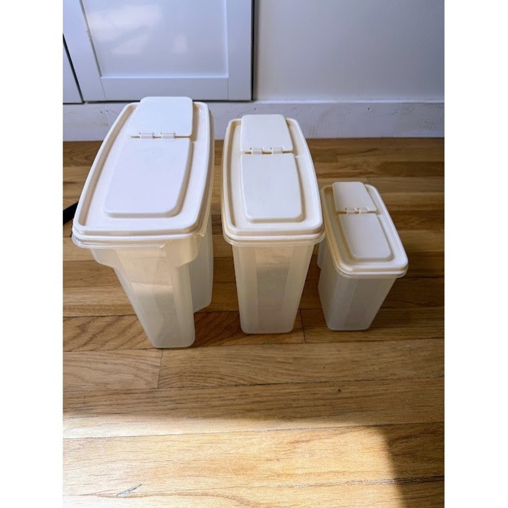 VTG RUBBERMAID SERVIN SAVERS - 21 - 13 - 4 CUP - CEREAL KEEPERS - ALMOND LIDS - Picture 2 of 14